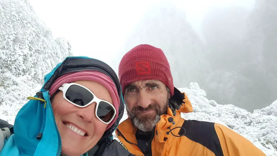 Magali VERMEGLIO et Marc CONSTANT pause cacahuete pour reprendre des forces avant les difficultées de la traversée hivernale de la Corse