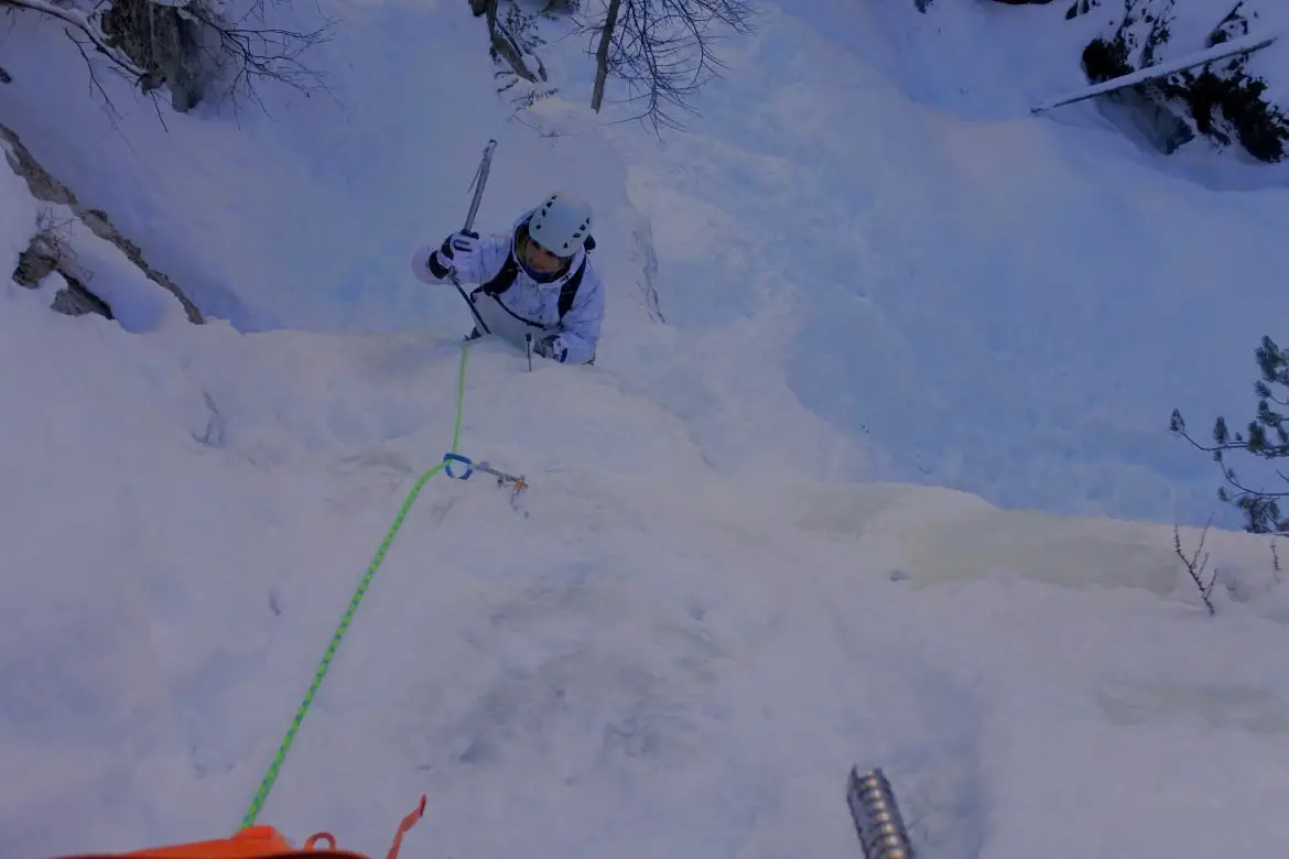 Marty lors de la dernière longueur d'une cascade de glace à Ceillac