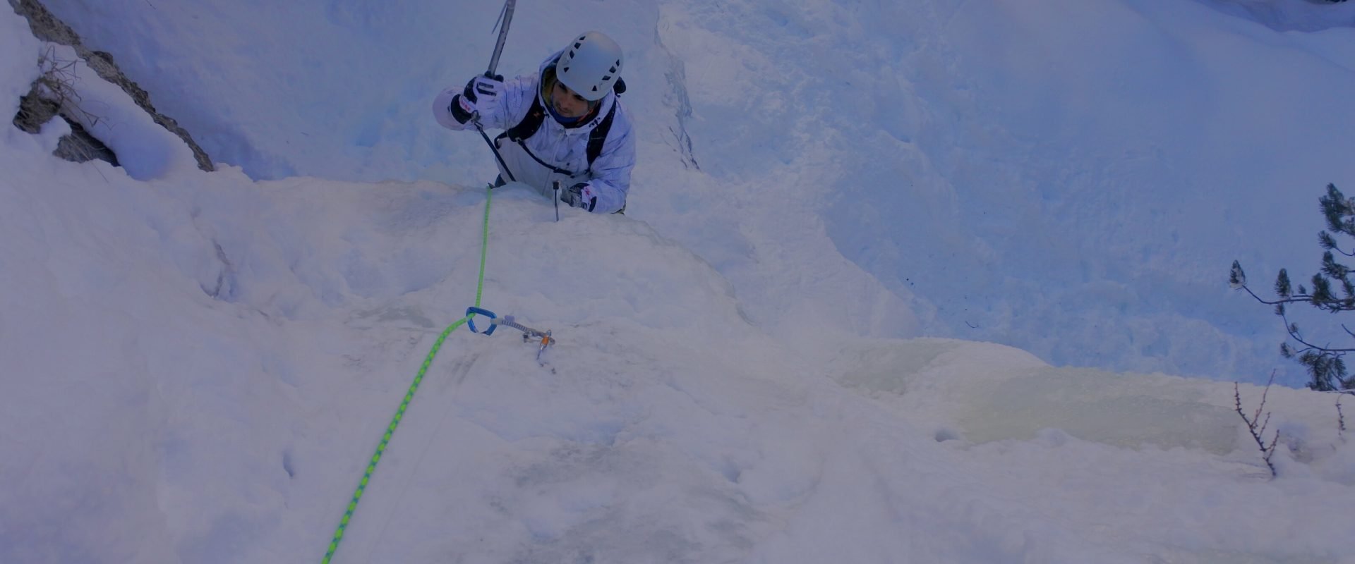 Marty lors de la dernière longueur d'une cascade de glace à Ceillac