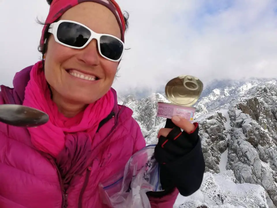 Pause repas durant la traversée hivernale de la corse apres le Punta Radiche