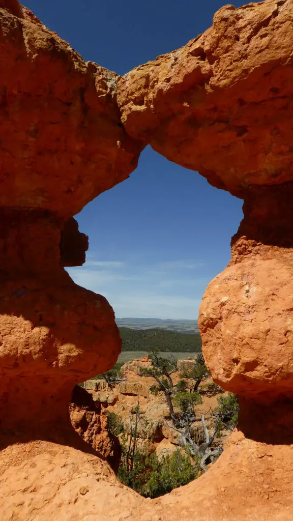 Red Canyon, avec vue sur la vallée, lors de l'Arches Trail. Red Canyon, avec vue sur la vallée, lors de l