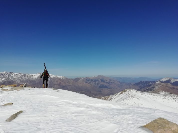 Remontée à la Punta Artica après une belle descente vers le Capu a u Facciatu