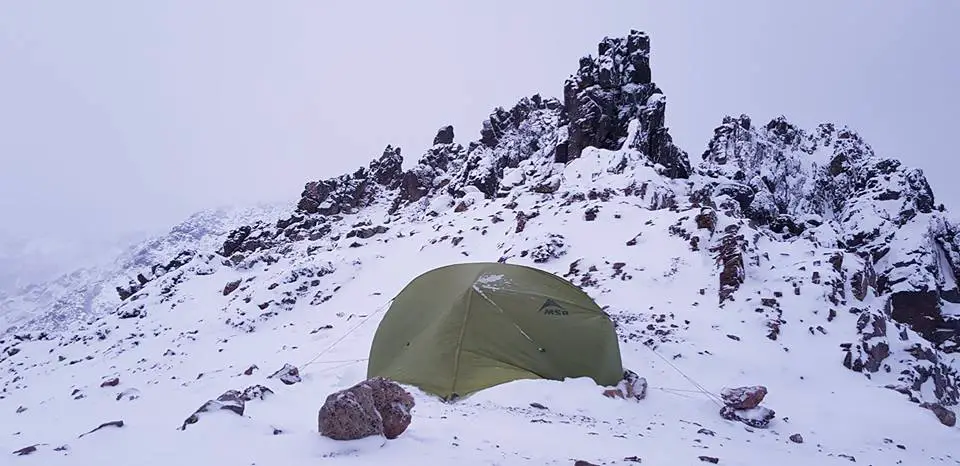 Réveil sous la neige en Corse avec pour seul abri notre tente MSR