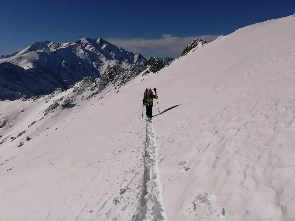 Trace en ski durant notre traversée hivernale de la corse