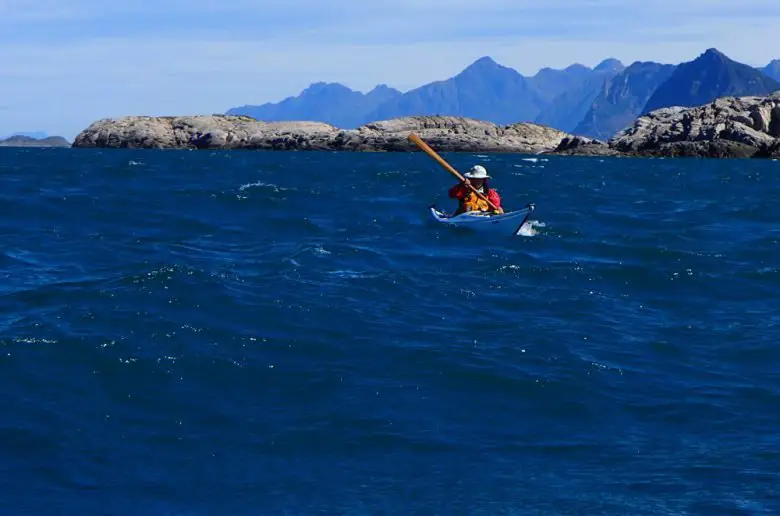 Vent-dans-le-dos-kayak-en-Norvège