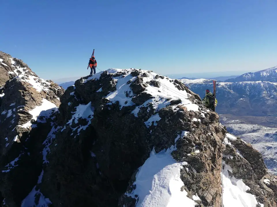 Cordée vers le sommet en Corse