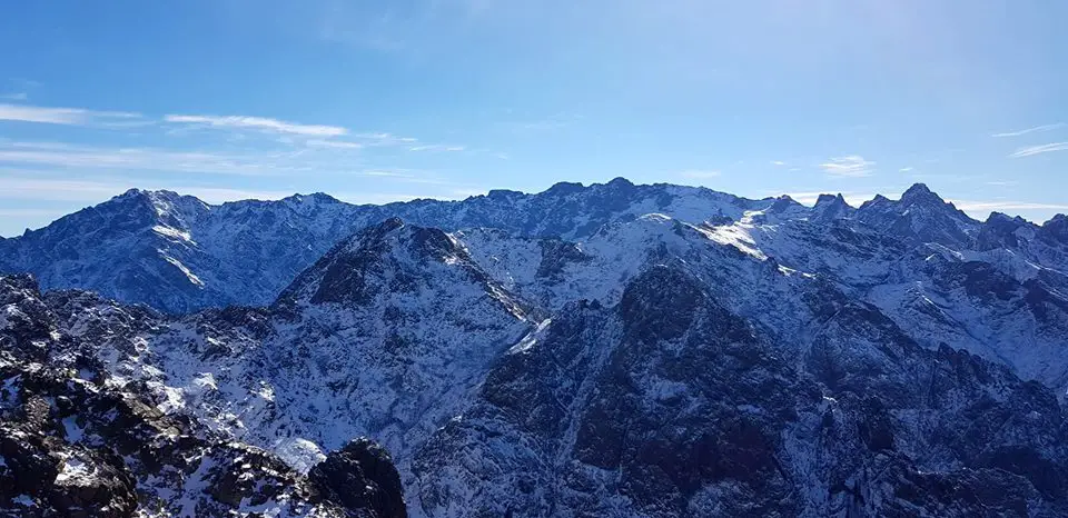 Vers le sud vue splendide sur tout le massif du Monte Cintu et la Punta Ghjalla qui nous tend les bras