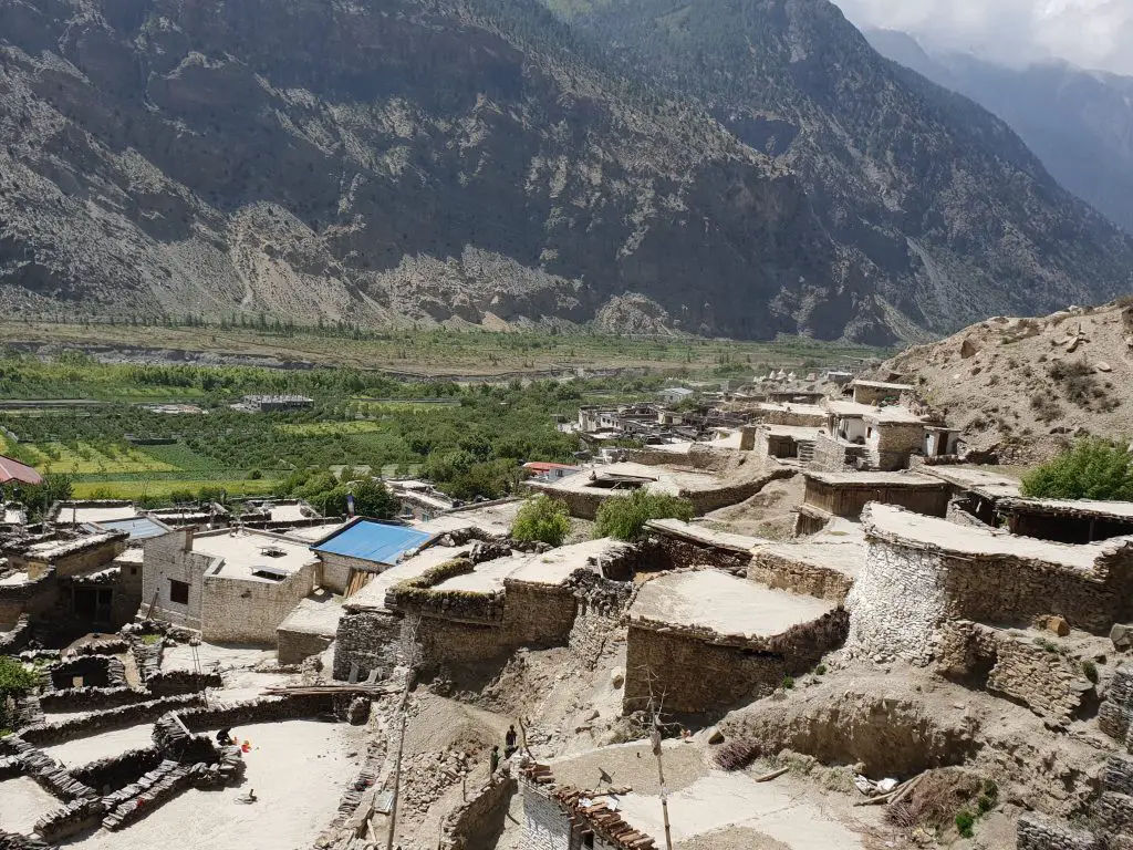 MARPHA, un village fait de maisons aux toits blancs, prenez de la hauteur et admirez le Népal