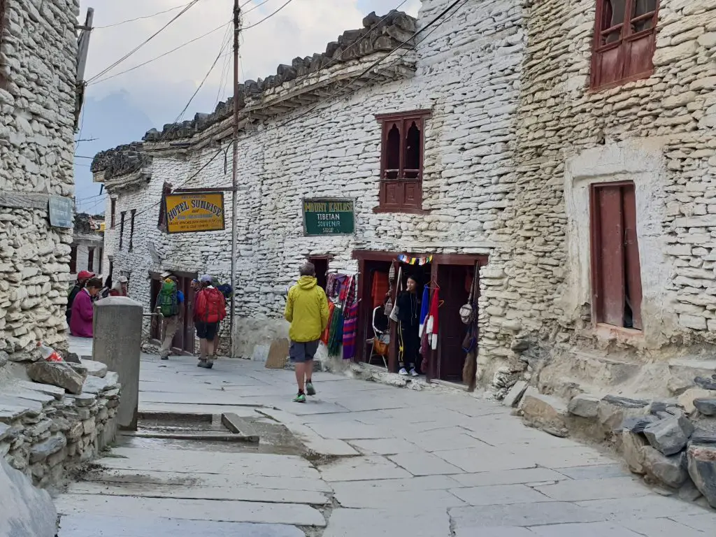 Les ruelles de MARPHA village Népalais