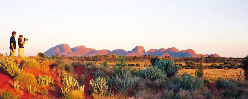 randonnée dans l’Outback sur le site de Uluru en Australie