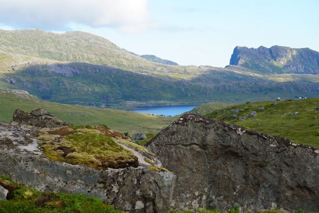 sur le sentier en direction de Kvalvika beach en Norvège