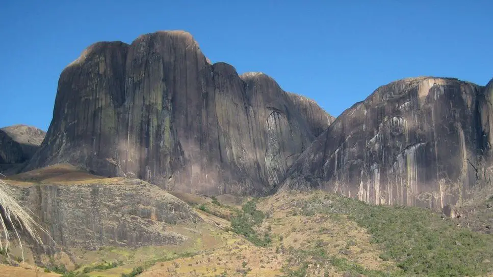 Escalade à Madagascar sur les grands murs du Tsaranoro