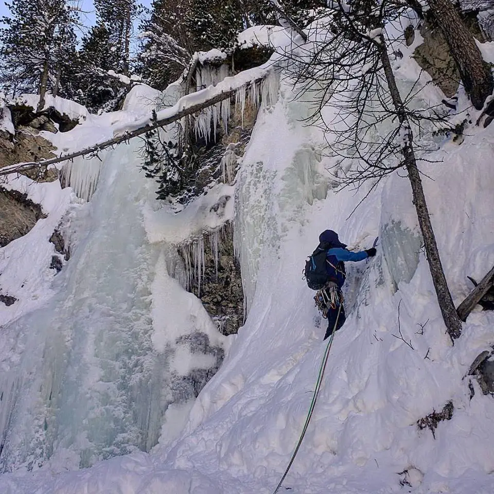 Progression en cascade de glace