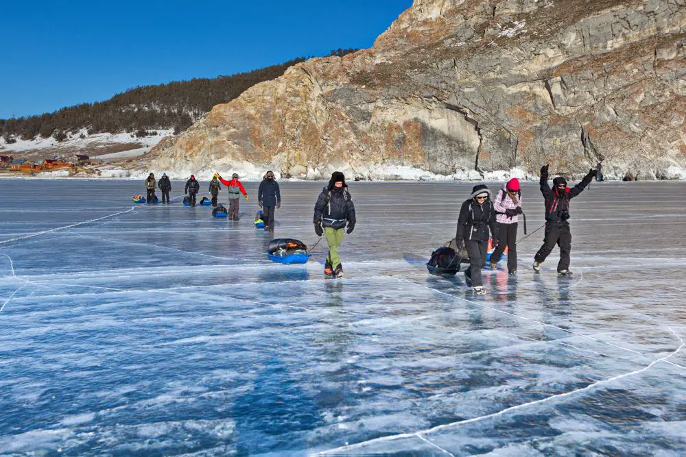 Randonnée sur les glaces du Baikal en Russie