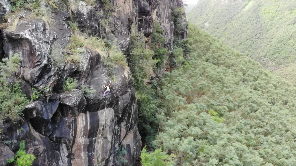 Oriane dans mamba noir 8b à la Réunion Oriane dans mamba noir 8b à la Réunion