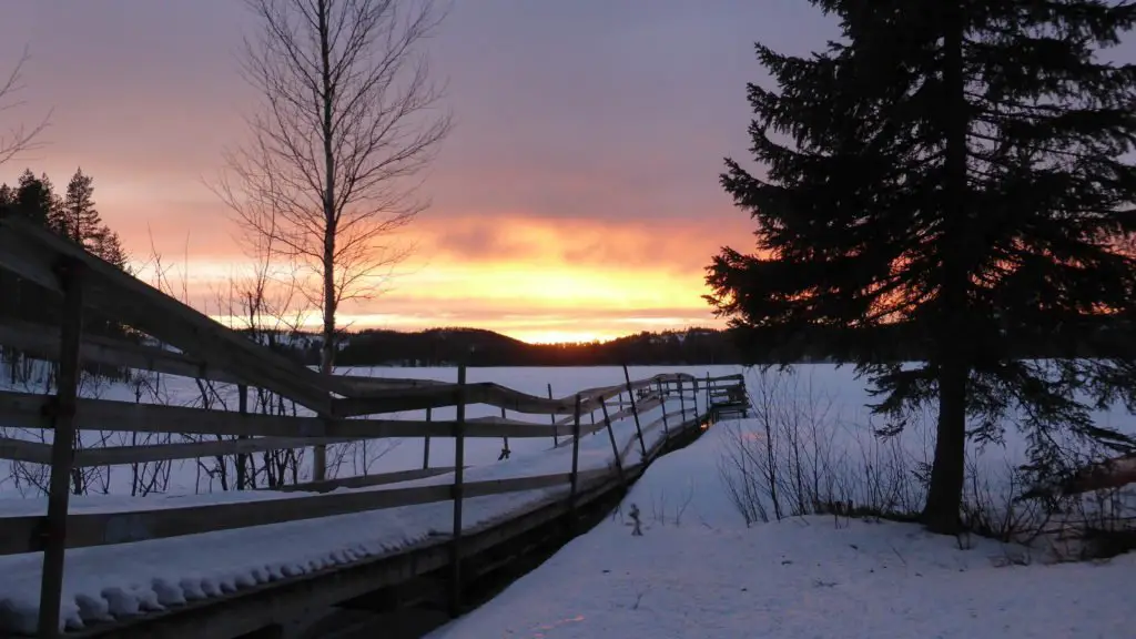 Coucher de soleil vers Avaträsk en Laponie suédoise