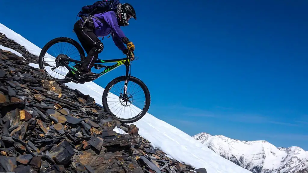 Descente du pic de l'Espade en VTT sur la neige par Fanny