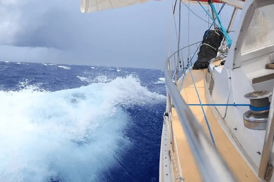 Retour en France de Léandre après plus de 4 ans-et-demi de voyage, traversée de l’Atlantique des Bahamas à la Bretagne 2018 (Photo crédit : Léandre Deryckere)