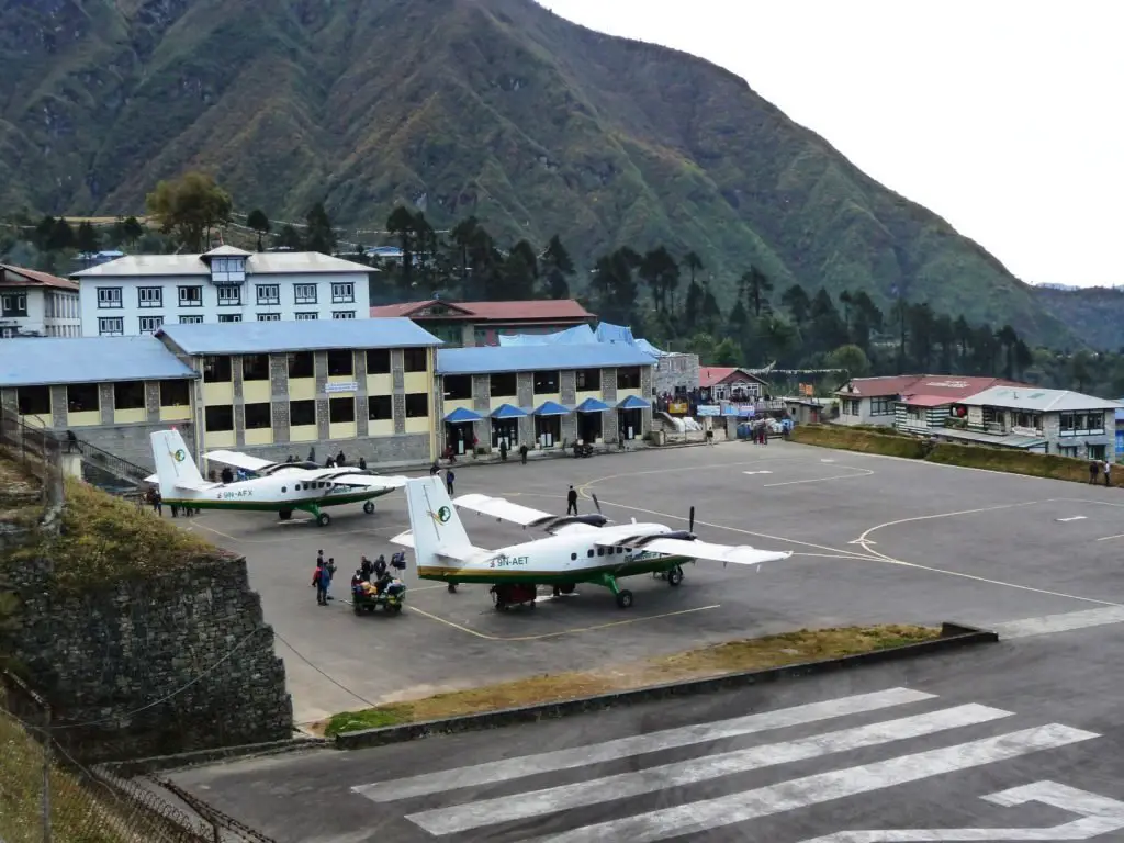 voyage au Népal au départ de l'aérodrome de Lukla, vallée du Khumbu Everest, Népal