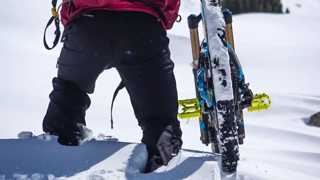 dur d'avancer sur la neige avec son VTT