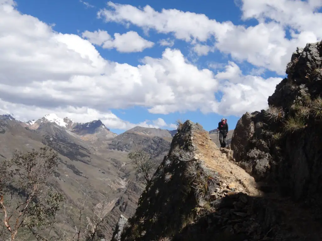 la descente vers Jahuacocha, en montagnes russes