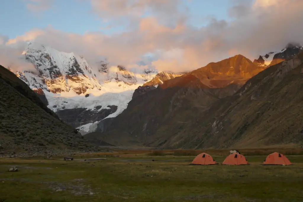 emplacement du premier campement, au bord du lac Jahuacocha