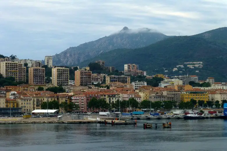 Arrivé dans la ville d'Ajaccio en Corse