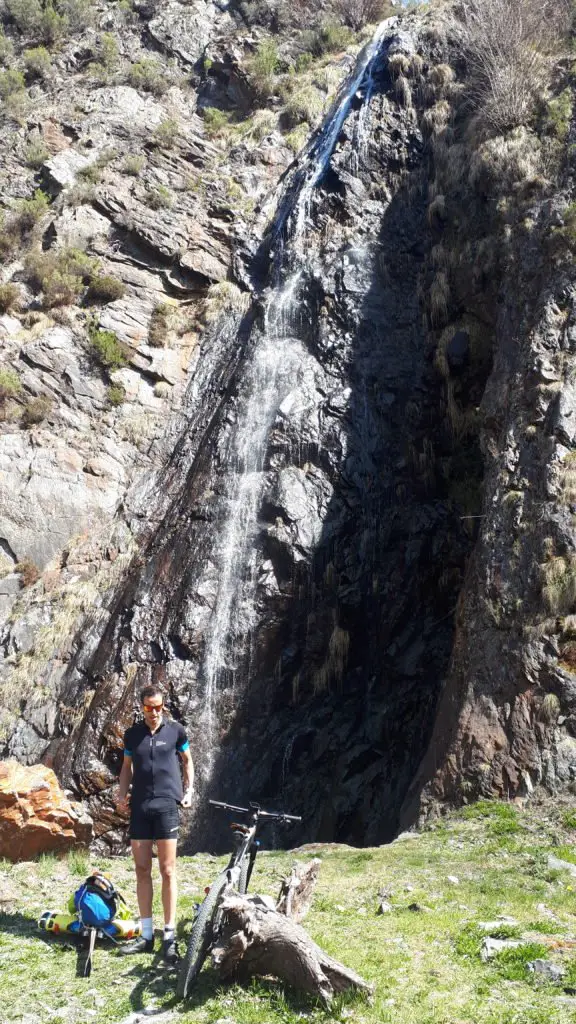 Cascade dans les pyrénées désaltérante