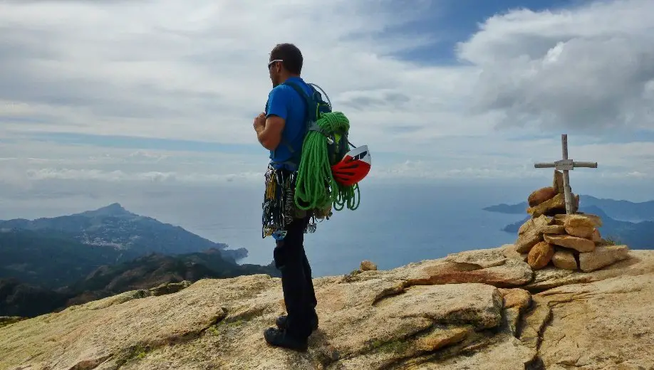 Atteinte du sommet du Capu d'Ortu après notre session d'escalade en Corse