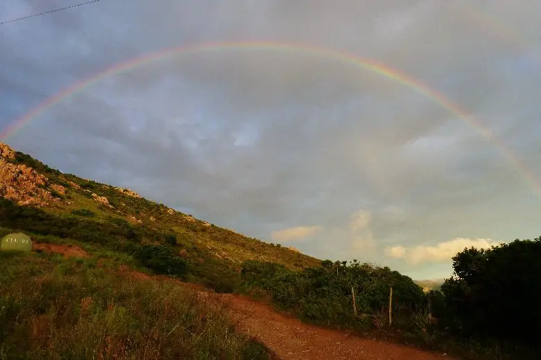 Arc-en-ciel au bivouac en Corse