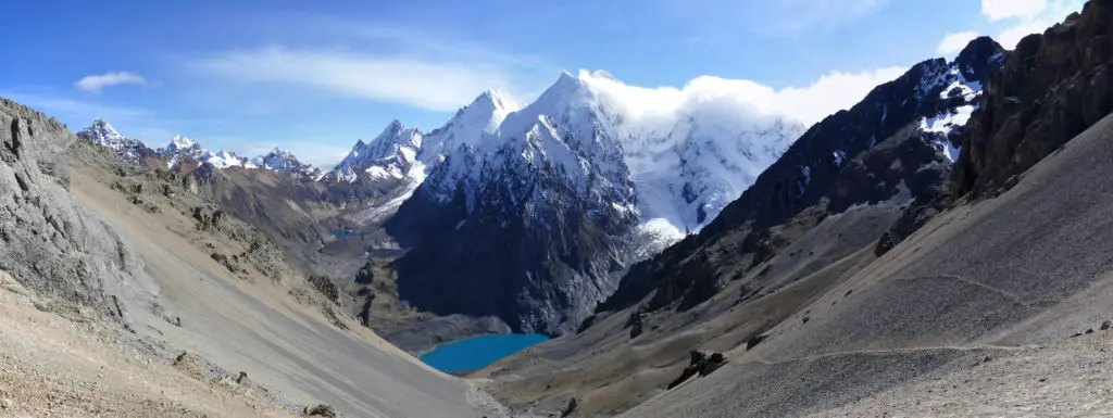 Dans la cordillère Huayhuash au Pérou au col Santa Rosa