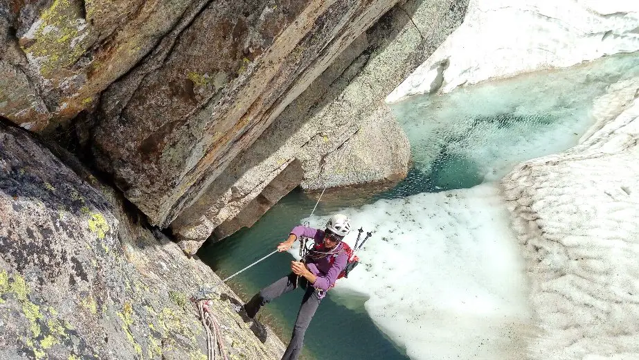 Lucile participante pendant une ascension en Corse