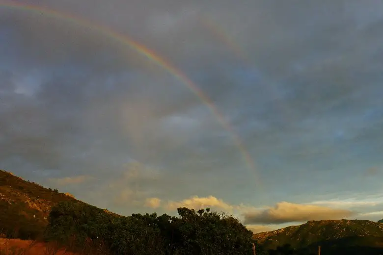 Sublime arc-en-ciel après notre session d'escalade en Corse