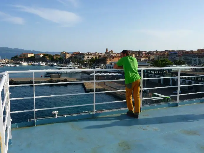 retour en ferry de corse après notre session d'escalade