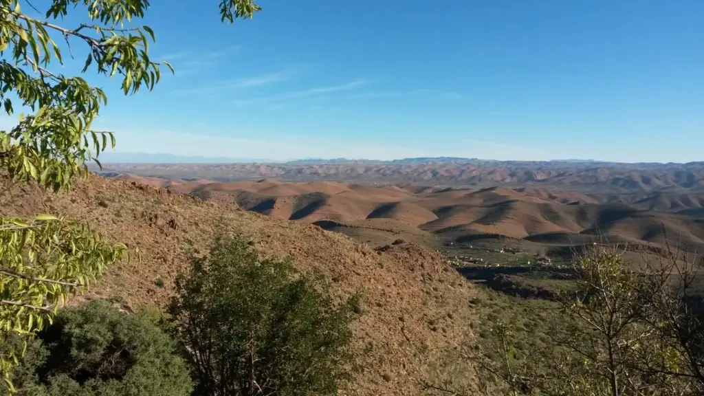 Au loin l’Atlas et quelques sommets enneigés très lointains