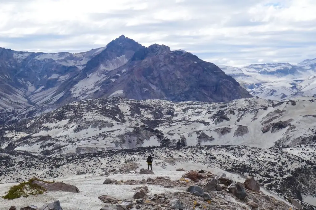 Au milieu des terres volcaniques en amérique du Sud