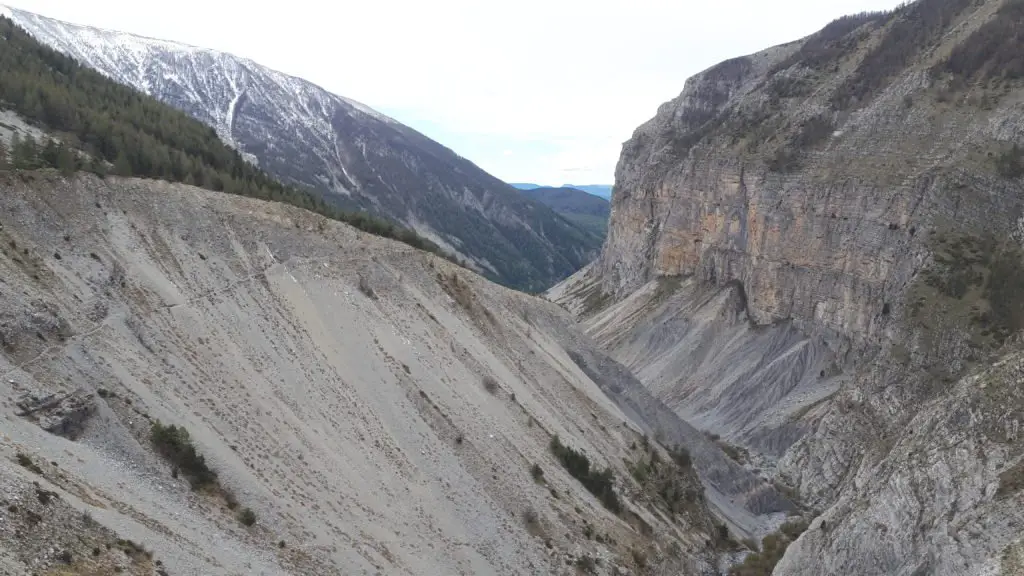 Aurent est de l’autre côté des falaises de la Baume du Vent