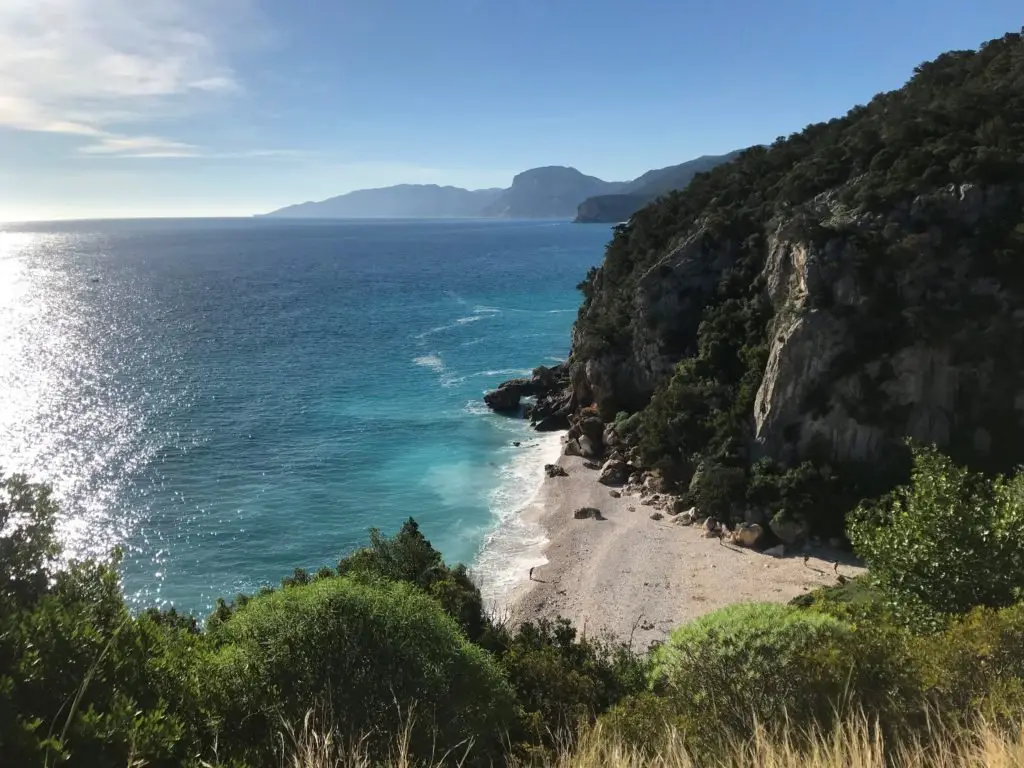 Cala Colone , une de ses plages et un secteur de couenne