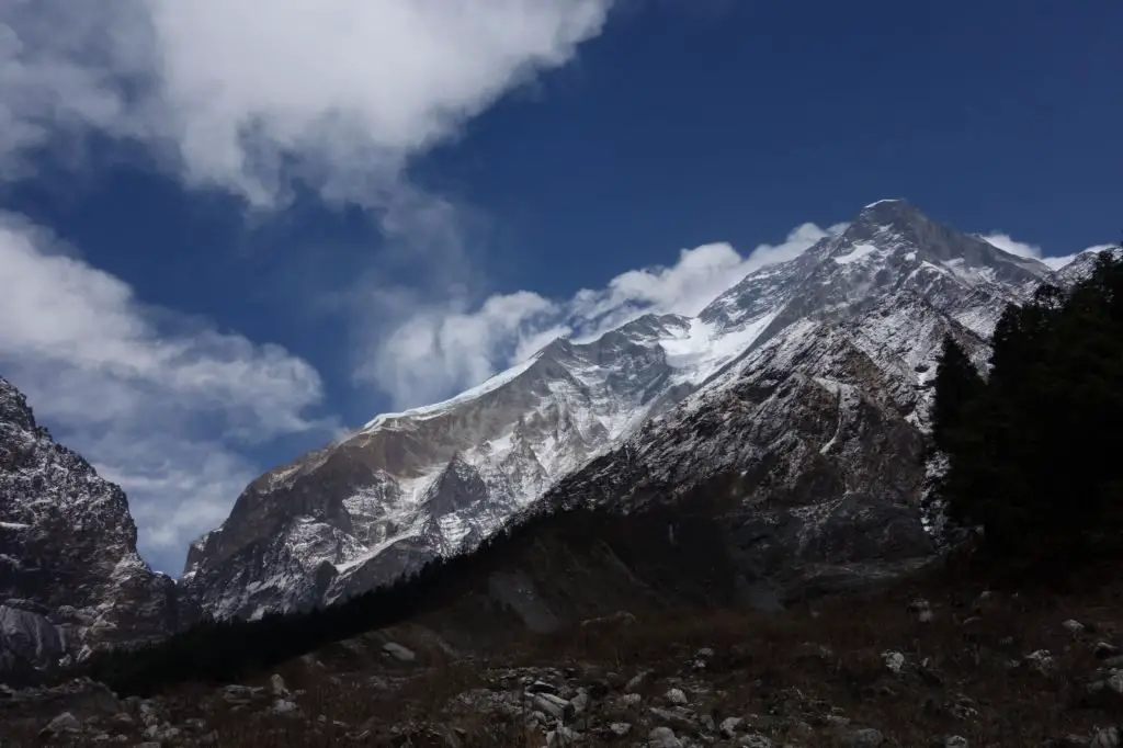 Les contreforts du Dhaulagiri IV au Népal