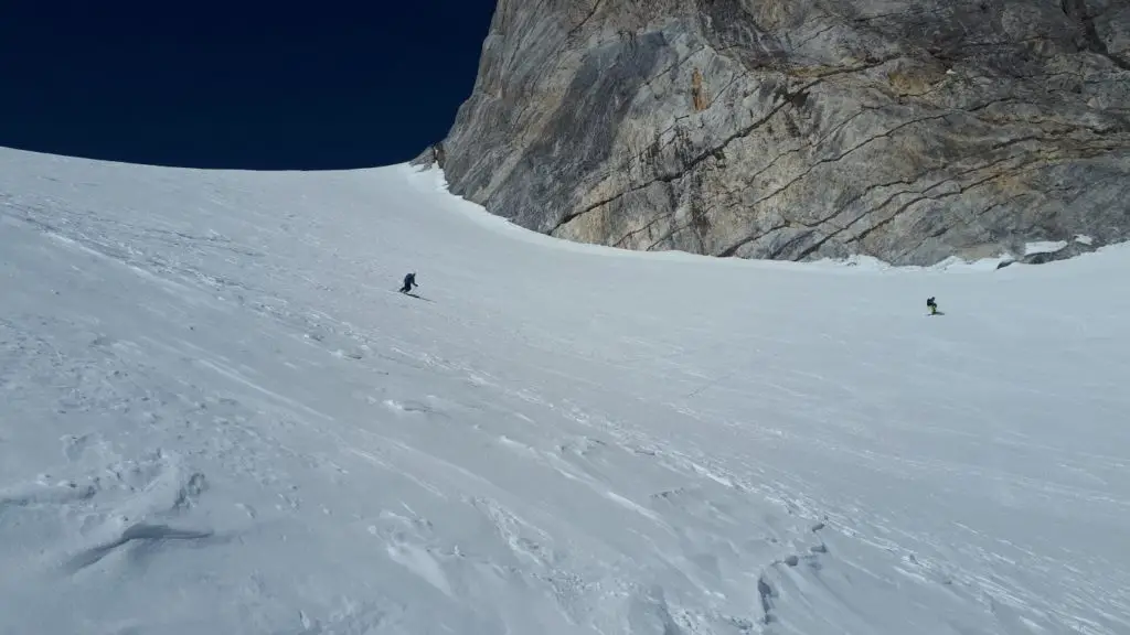 Descente du vignemale avec nos skis en direction du refuge Oulette de Gaube