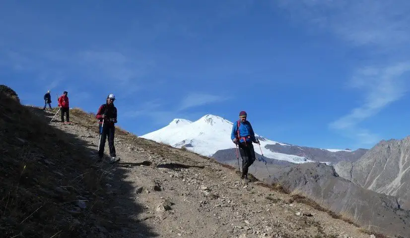 Descente sur Tcheguet avant Ascension de l'Elbrus