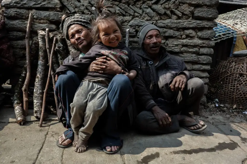 Les villageois népalais profitent du nouvel an