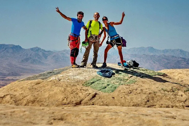 L'équipe dans le désert après la grimpe en Jordanie