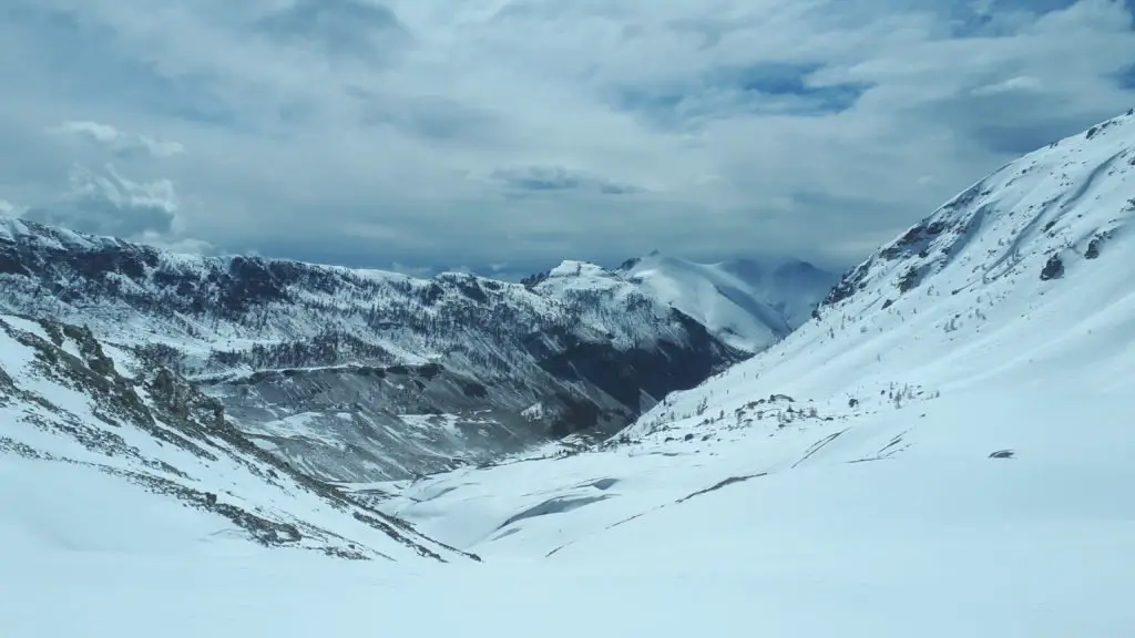 La descente dans le vallon de Foues