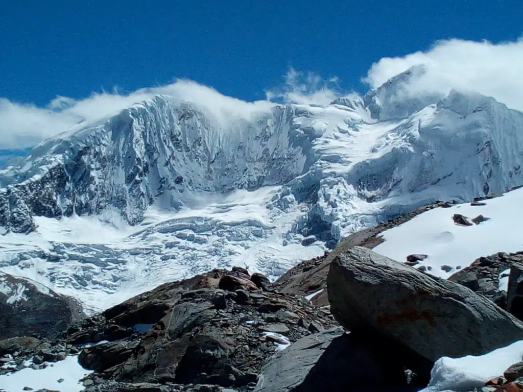 Le Palcaraju  de 6274m de haut depuis le col Huapi au Pérou