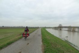 Le Pô est bien haut suite aux nombreuses tempêtes automnales (Italie)