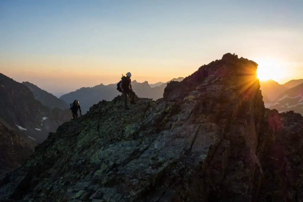 Les premiers rayons du soleil touchent l’arête de Gaube