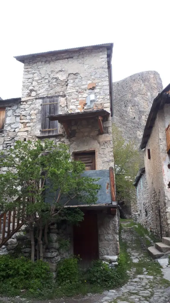 Maisons et ruelles à Aurent en Haute-Provence