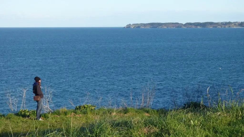 Vue sur la mer entourant l'île d'Houat pendant notre traversée de la Bretagne sud