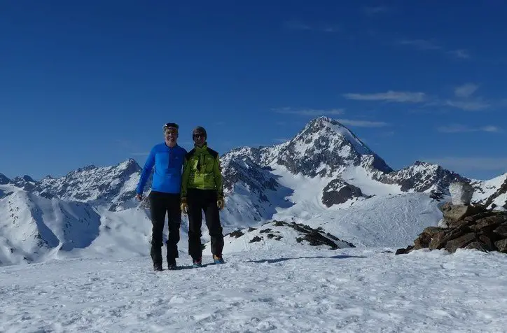 Vue des sommets pendant le ski de randonnée en Ortles, Italie